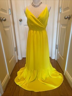 express yellow maxi dress Elegant yellow express slip maxi dress. It has a
